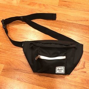 Herschel Seventeen Hip Pack - Black with White Zipper